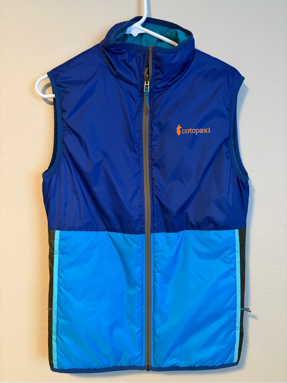 Cotopaxi Teca Calido color block puffer vest